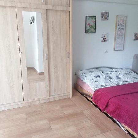 Ujkapu Sunshine Apartments Gyor Exterior photo