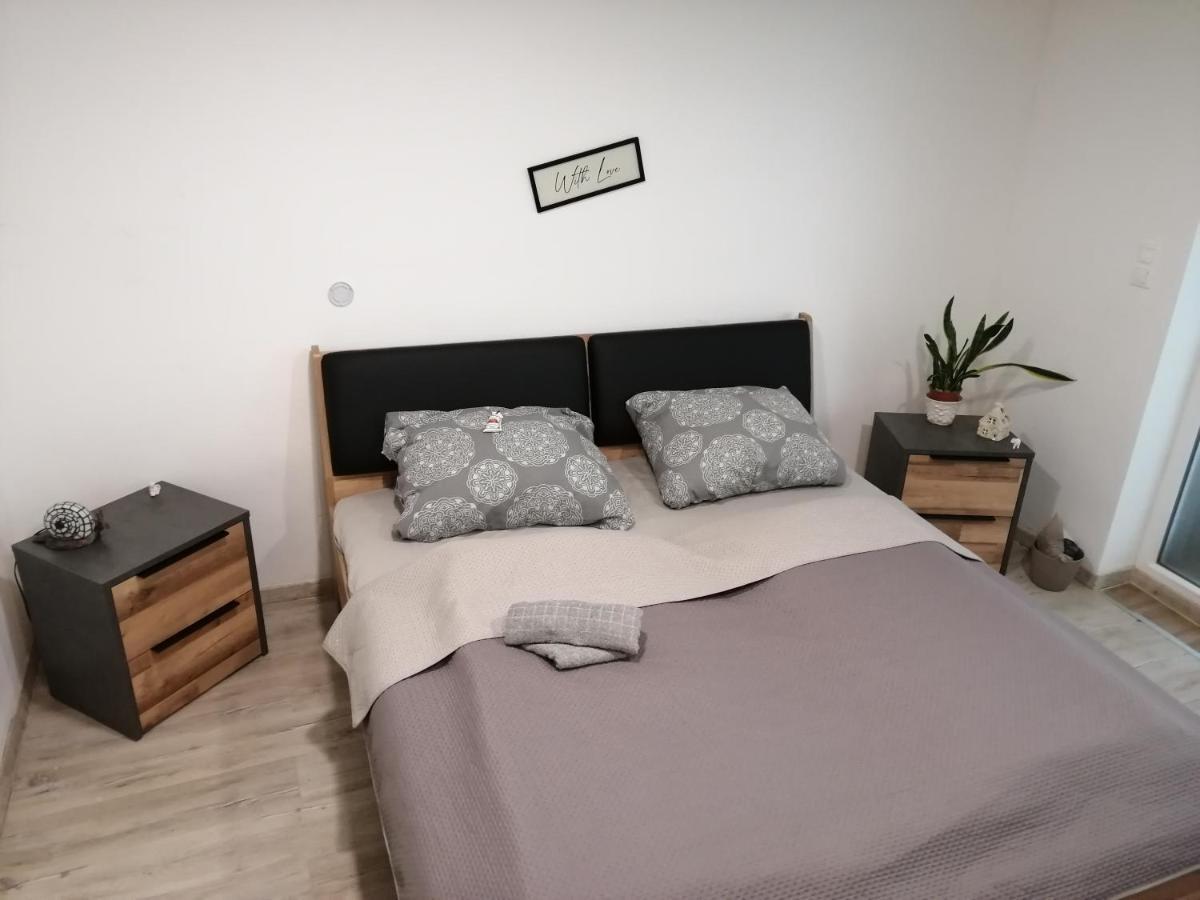 Ujkapu Sunshine Apartments Gyor Exterior photo