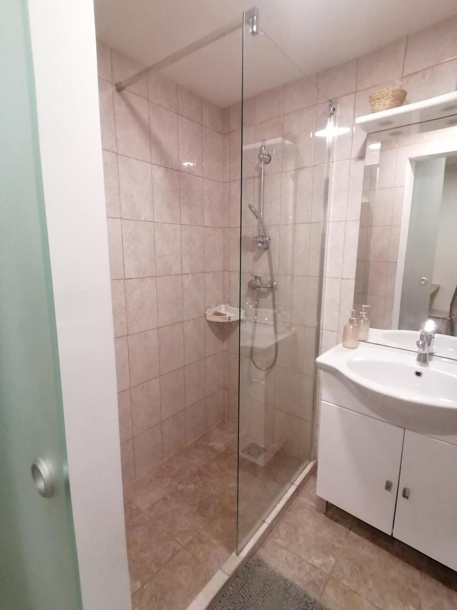 Ujkapu Sunshine Apartments Gyor Room photo