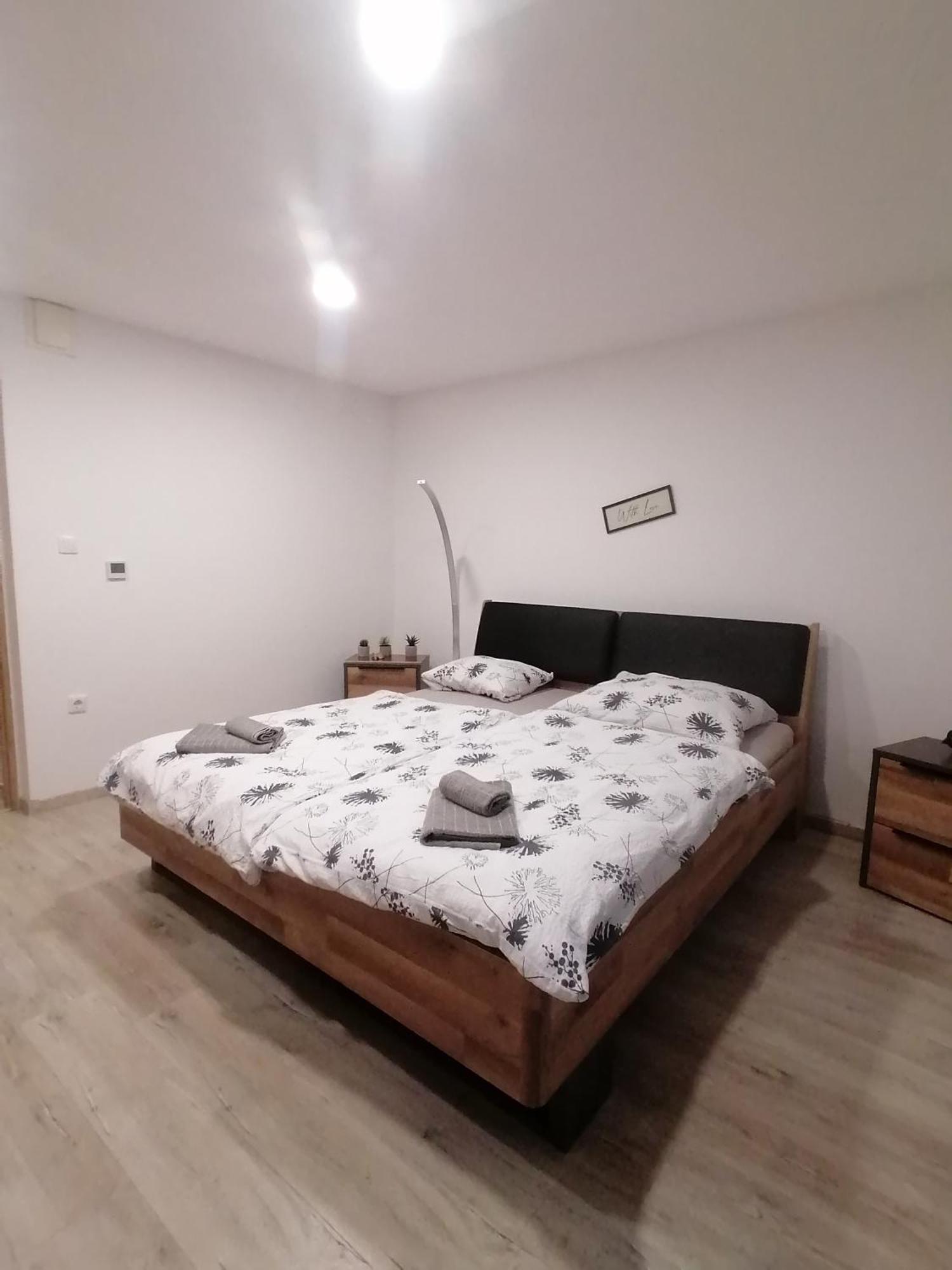 Ujkapu Sunshine Apartments Gyor Room photo
